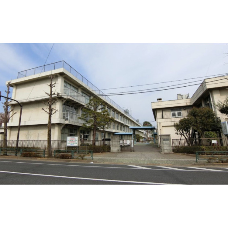 周辺 第一小学校(約450m)