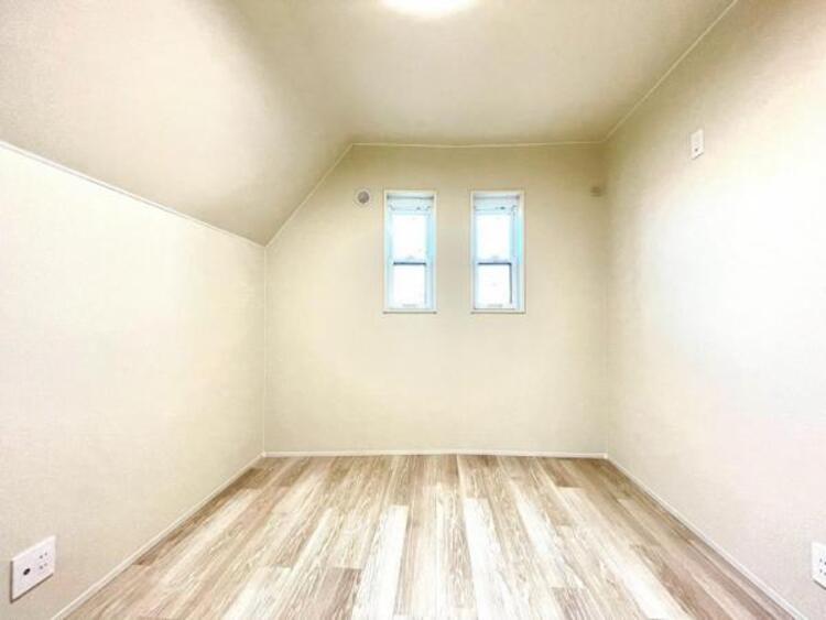 内装 住まう方自身でカスタマイズして頂けるように「シンプル」にデザインされた室内。