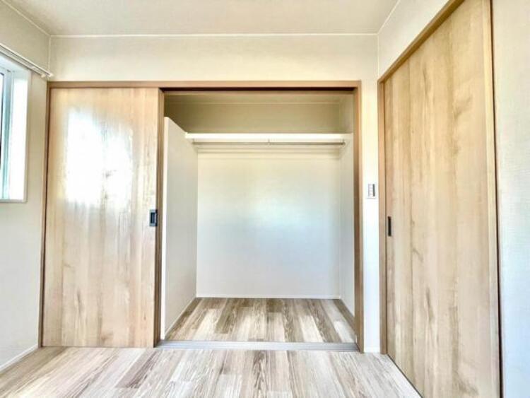 収納 普段使わない季節用品やトランクなど、大きなものもラクラク収納できます。