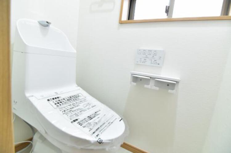 設備 トイレが2か所あることで、忙しい朝にトイレの順番待ちが減る。夜中も階段を使わずにすむ。来客時にプライバシーが守れる。家族構成が変わっても柔軟に対応できる。など、利便性が向上します。