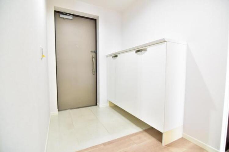 その他 雑多な玄関ではなくスッキリ空間としてお家の顔になるよう設計いたしました。