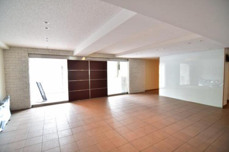 その他 管理が行き届いた清潔感のあるロビー。オートロックや防犯カメラも完備されており、マンションならではの防犯性の高さも住宅選びの大切な要素ですね。