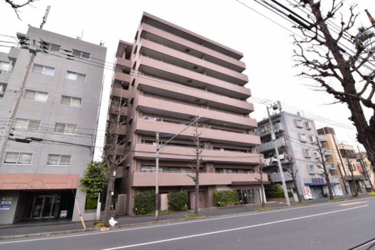 その他 角部屋　二面以上から陽光がふりそそぎ、明るい角住戸。開口部が多いため風も吹抜けます。さらに隣接する住戸は片側のみのため、プライバシー性にも優れます。