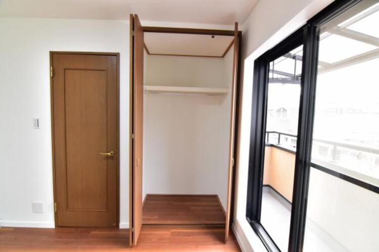 収納 部屋に備えられたクローゼット。普段使わないものなども収納可能ですので、居室を広く使うことが出来ます。 