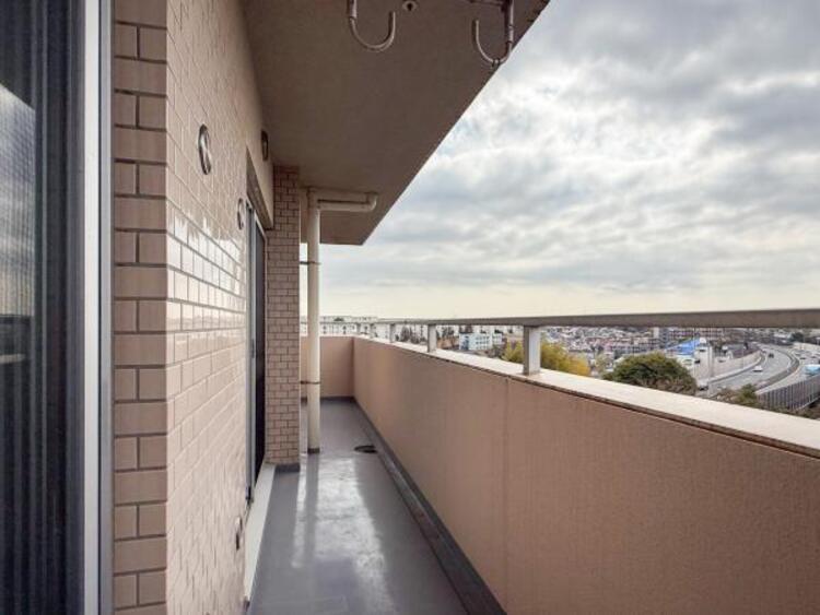 バルコニー 洗濯物もしっかり干せる、実用性の高いバルコニーです。