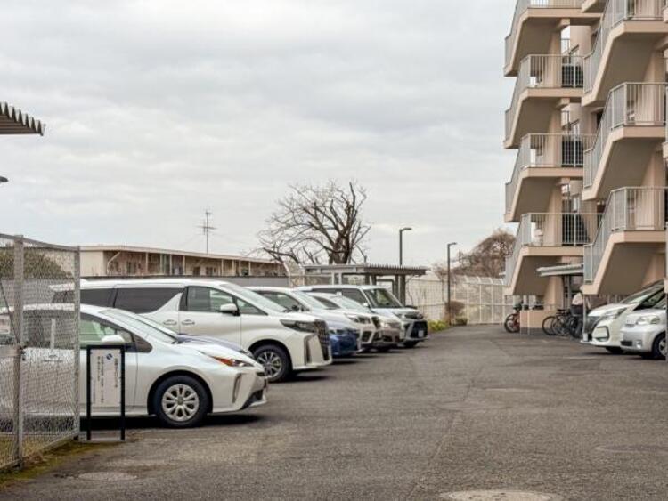 その他 敷地内に設けられた駐車スペース。
