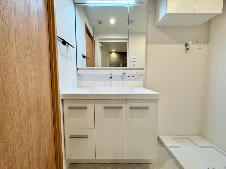 その他 清潔感を感じられる洗面化粧台。