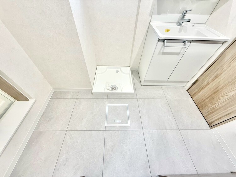 その他 十分な広さの脱衣所。