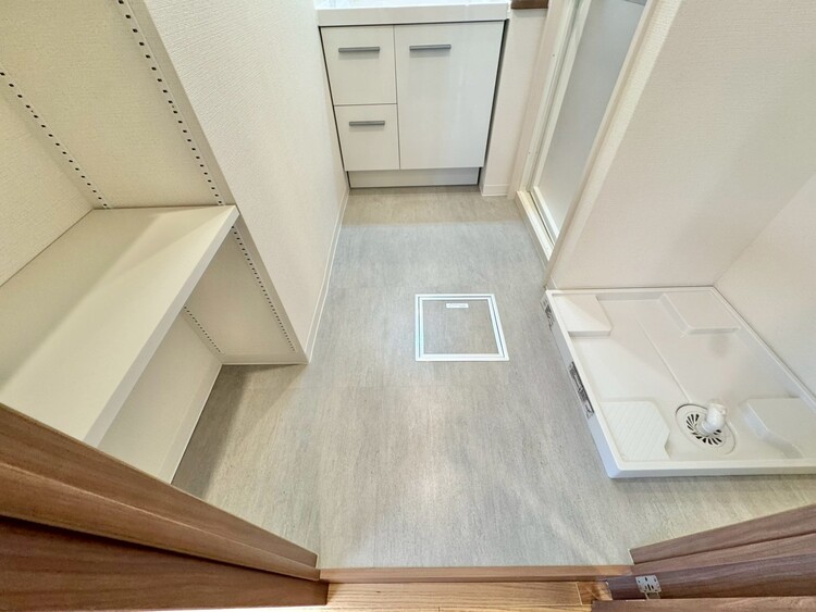 その他 十分な広さの脱衣所。