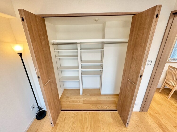 その他 収納スペースが付いていて、お部屋を広く使っていただけます。