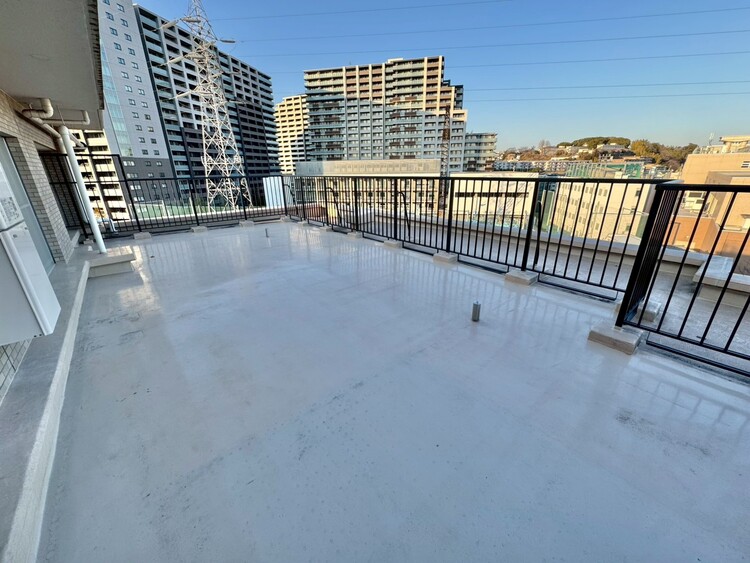 その他 朝の澄んだ空気や、夕方に吹く清々しい風を感じられるバルコニー。