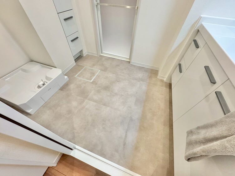 その他 十分な広さの脱衣所。