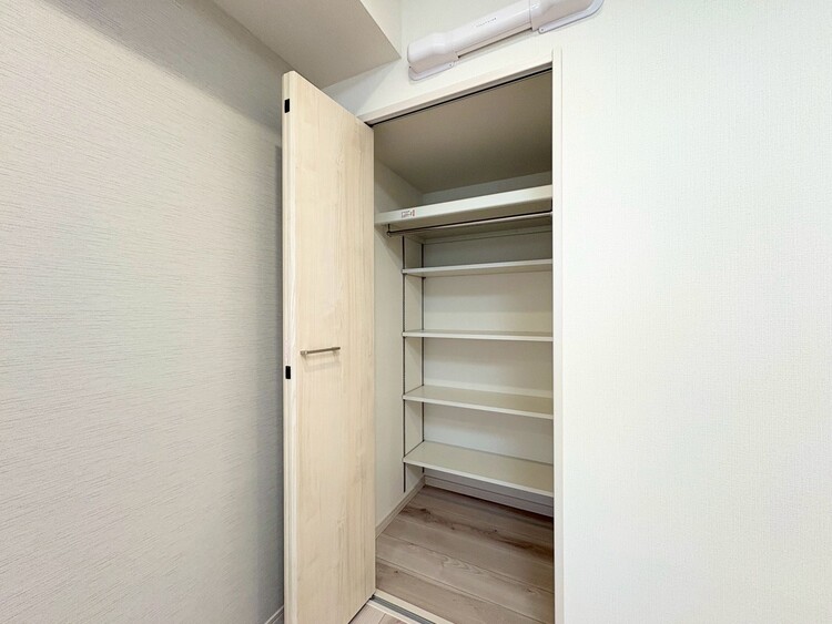 その他 家電やスーツケース、ストック品など何でも片付く嬉しい空間です。