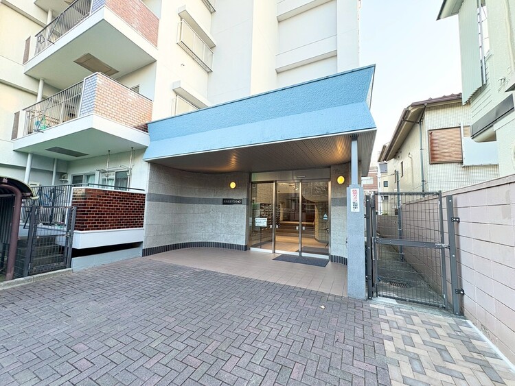 その他 上質感漂う玄関アプローチです。