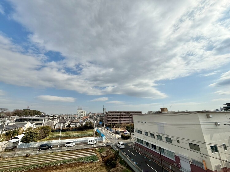 その他 眺望や窓からの景色が良いと、家で過ごす時間も快適です。