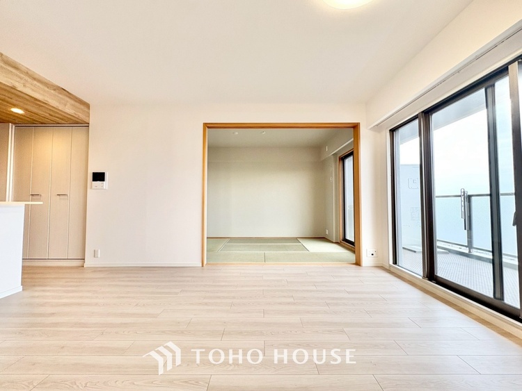 内装 【living】居心地のいい暮らしには欠かせない眩い採光。