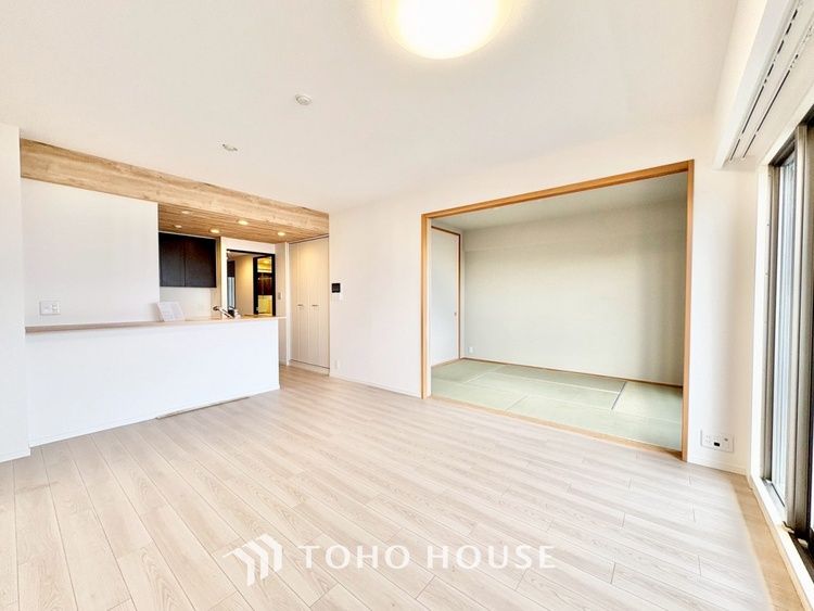 内装 【living】居心地のいい暮らしには欠かせない眩い採光。