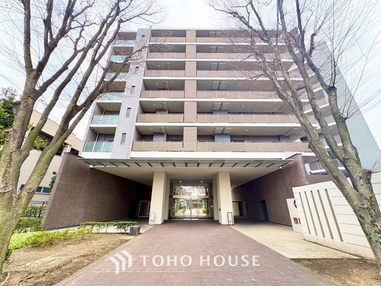 外観 漂う上質な空気感、マンションに入れば「おかえりなさい」と笑顔で迎えてくれるエントランス。最良の心配りを感じるマンションでした。