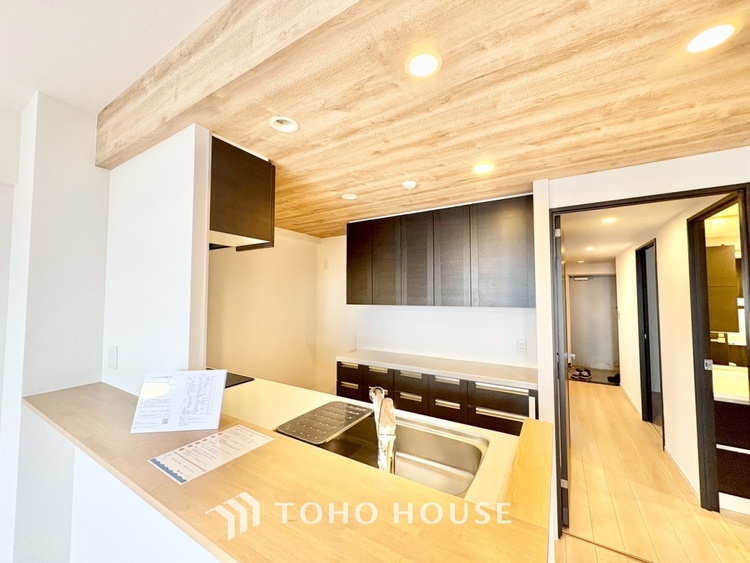 キッチン 【KITCHEN】◆家族のおはよう◆の声を笑顔で迎えてあげられるシステムキッチン。朝ごはんが楽しみでちょっと早起きしたくなるんです。