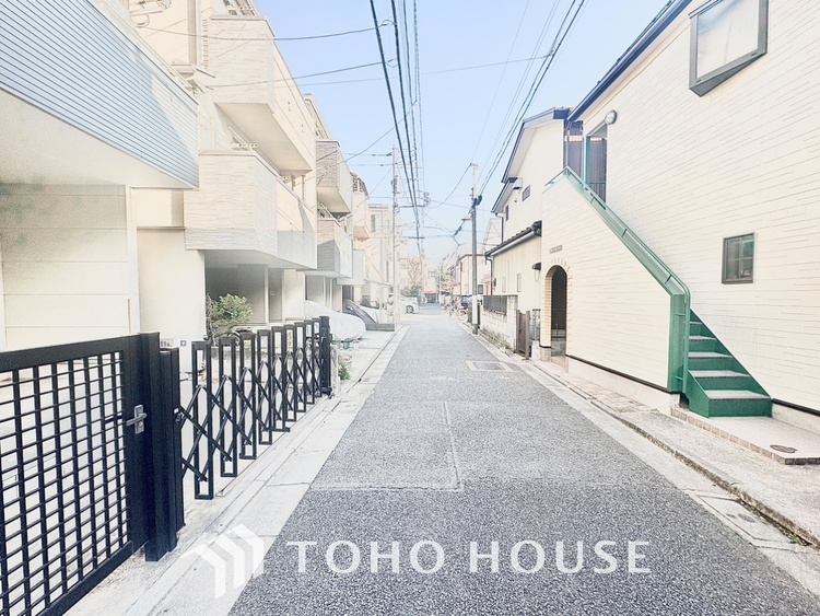 その他 【Green orchestra】◆緑の匂いに誘われて◆目を閉じれば深緑の香り。五感を研ぎ澄まし、日々の疲れを心から癒してくれる。深呼吸するほどに爽やかな薫りたち込める新緑にそと微笑む私達。