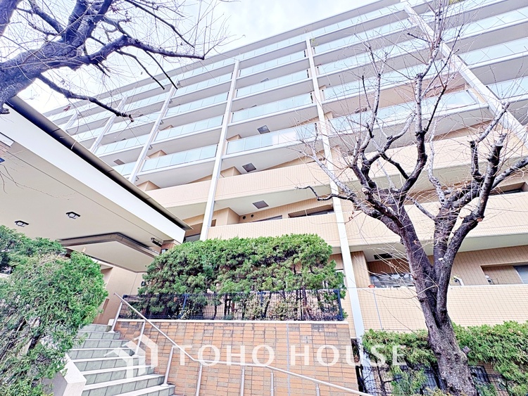 外観 漂う上質な空気感、マンションに入れば「おかえりなさい」と笑顔で迎えてくれるエントランス。最良の心配りを感じるマンションでした。