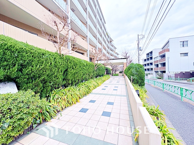 外観 ここはみんなが集い、食事と楽しい会話が始まる場所。話に夢中になりすぎて、ついつい時を忘れ、夜半過ぎになってしまう。そんな束の間の幸せを感じさせてくれます。