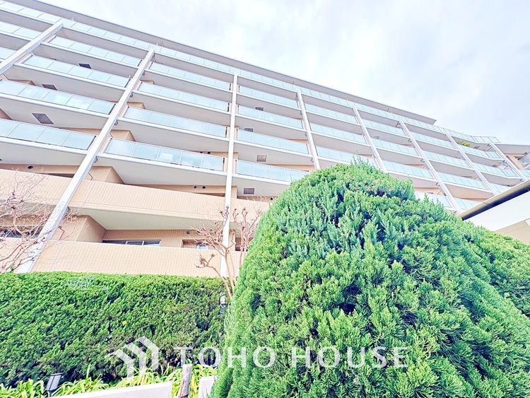 外観 キッチンは家族の絆を育む大切な空間。シンプルで使い易いシステムキッチンで愉しく作る料理は愛情のある美味しいご馳走に。家族で使えるダイニングキッチンです。