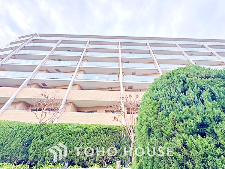 外観 広々としたキッチンのシンクは、料理の準備と片付けを楽にし、使いやすさを最大限に引き立てます。