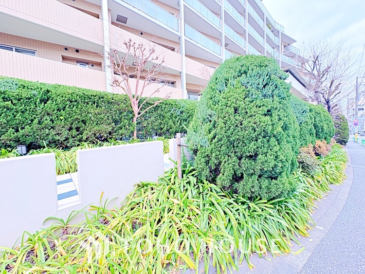 その他 使いやすく、明るい洋室に仕上がります。子供部屋や趣味のお部屋にご利用できます。ご自身で家具などを配置し、素敵な空間を創り上げられます。