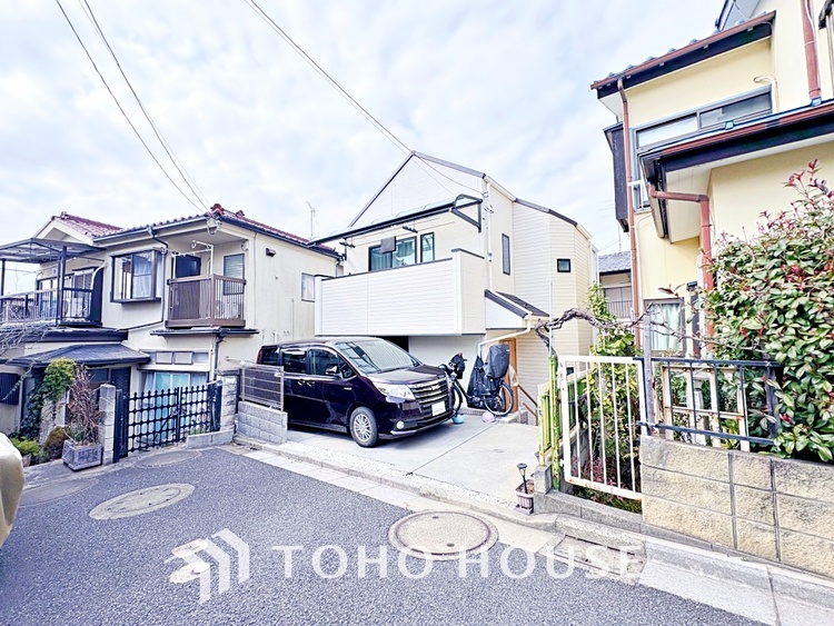 外観 忙しい朝でも、しっかり家族が揃って食事をして頂けるゆとりある大きさのダイニングスペース。リビングと和室の続き間は急な来客時になど使い勝手が良いです。実際の空間を体感してみて下さい！