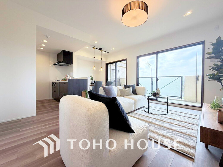 内装 明るいLDKは自然と家族が集まるコミュニケーションの場所に