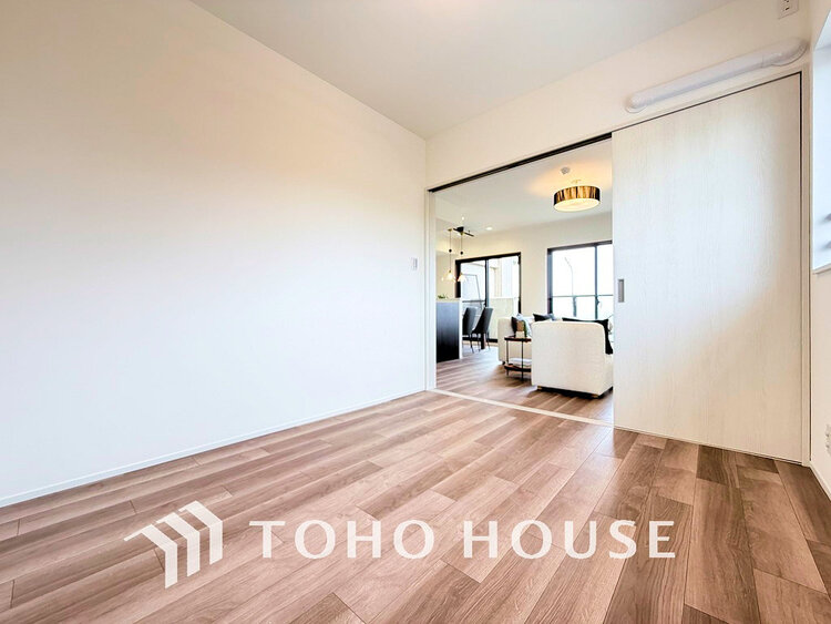 内装 シンプルですっきりとした室内は飽きのこない居心地の良い雰囲気