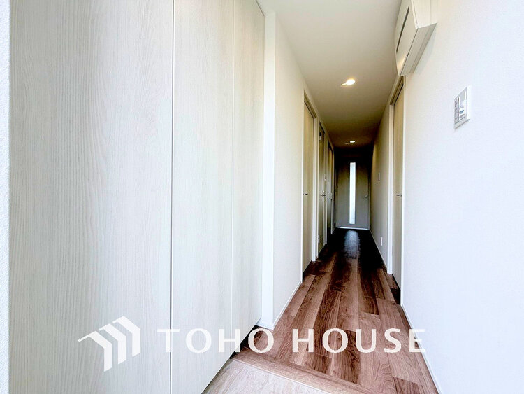 玄関 落ち着いた雰囲気の玄関、家族の帰りを暖かく迎えてくれます