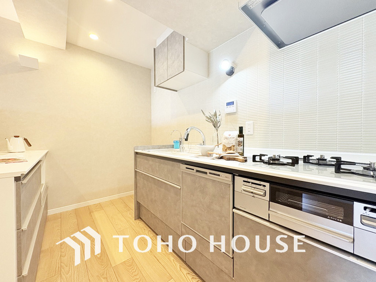 キッチン シンプルな部屋の雰囲気に溶け合うナチュラルキッチン