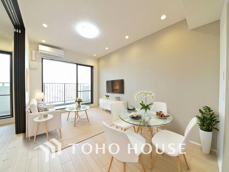 内装 明るいLDKは自然と家族が集まるコミュニケーションの場所に（家具は全てCGです）