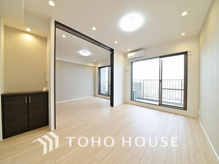 内装 広がりのある住空間、家族が集まるリビング・ダイニング