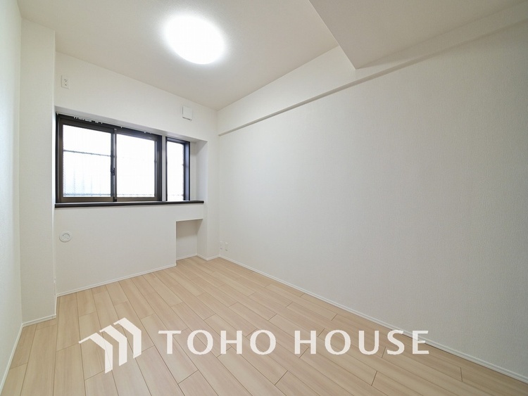 内装 採光もある洋室は、くつろぎのひと時を過ごすのにぴったり