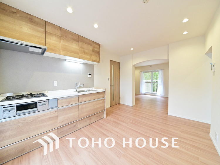 キッチン シンプルな部屋の雰囲気に溶け合うナチュラルキッチン