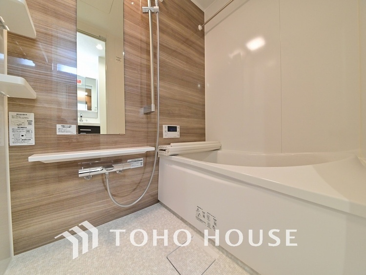 風呂 一日の疲れを癒すバスルームは、心地よいリラックスを叶える清潔感溢れる空間