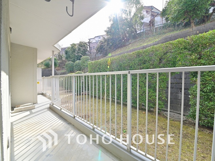 バルコニー 陽当たり良好なバルコニー