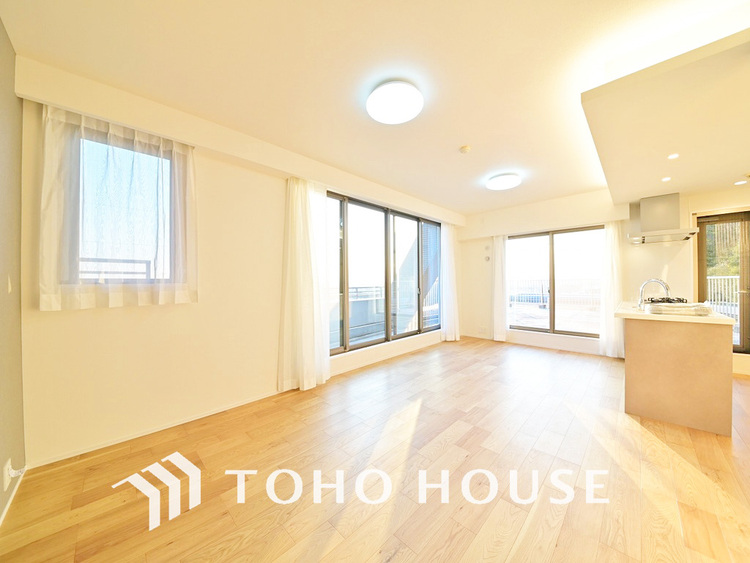 内装 広がりのある住空間、家族が集まるリビング・ダイニング