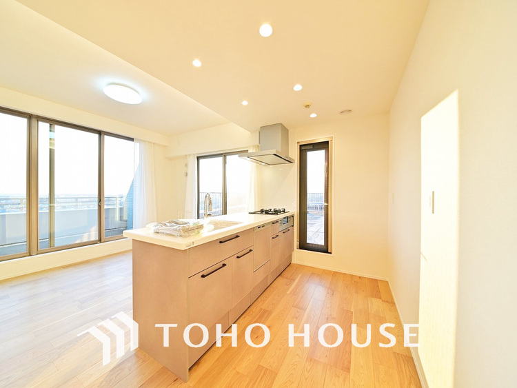 キッチン シンプルな部屋の雰囲気に溶け合うナチュラルキッチン