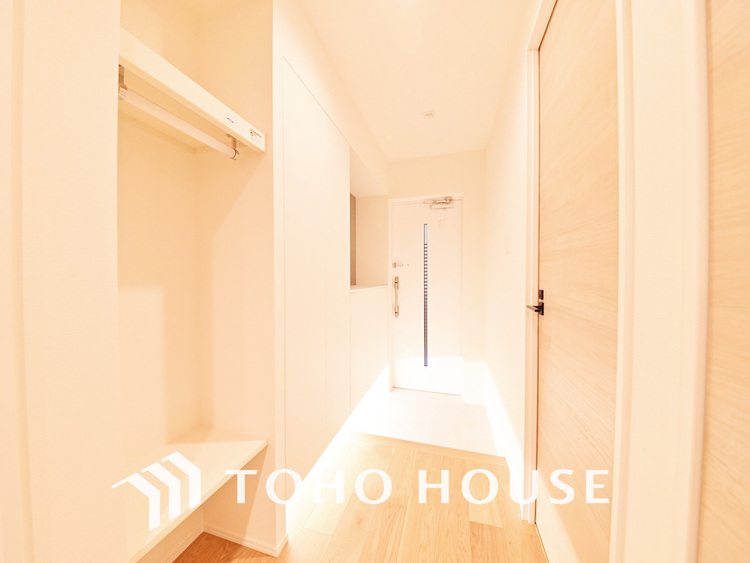 玄関 飾り過ぎないシンプルな内装の玄関