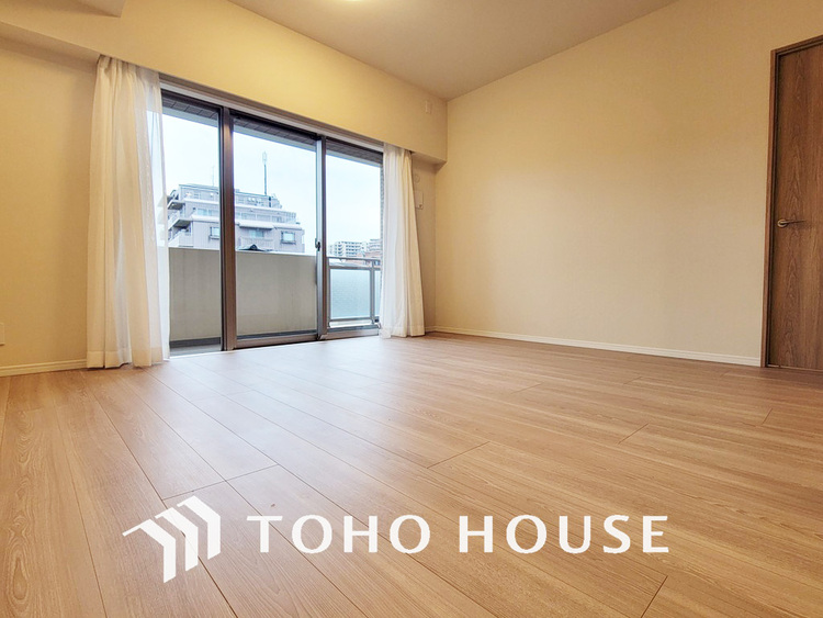 内装 広がりのある住空間、家族が集まるリビング・ダイニング