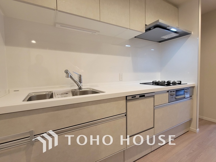 キッチン シンプルな部屋の雰囲気に溶け合うナチュラルキッチン