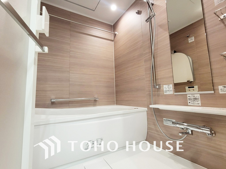 風呂 一日の疲れを癒すバスルームは、心地よいリラックスを叶える清潔感溢れる空間