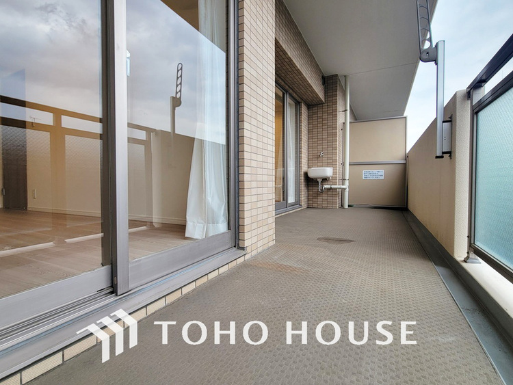 バルコニー 陽当たり良好なバルコニー