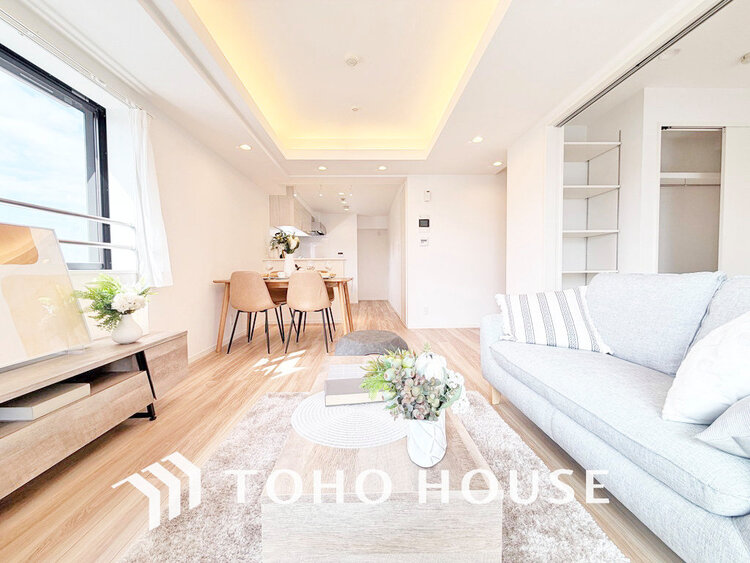 内装 上質な時間を育む暮らしのメインステージ。寛ぎとコミュニケーションを育む居心地のよい場所