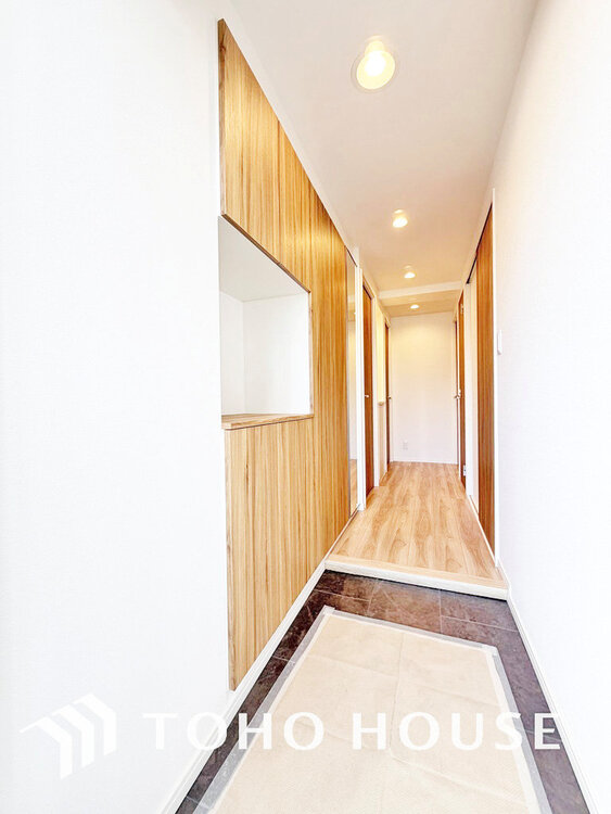 玄関 落ち着いた雰囲気の玄関、家族の帰りを暖かく迎えてくれます