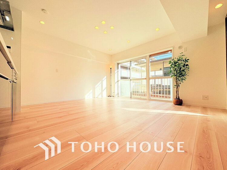 内装 家族みんなが爽やかに過ごせるように、光をたっぷり取り込んだLDK